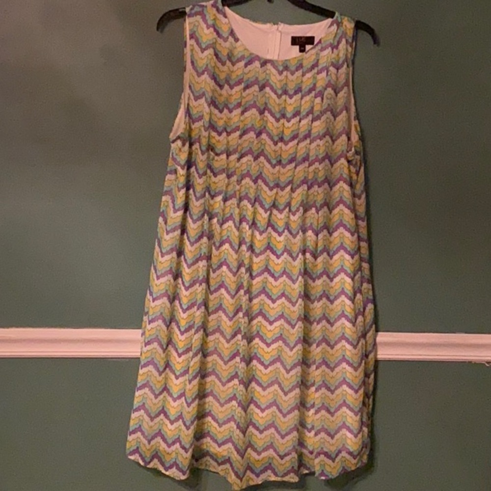 Plus size sleeveless lined dress